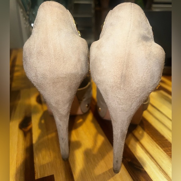 Brian Atwood Beige Cut-Out Studded Suede Peep-Toe Platform Pumps Size 39 - Picture 10 of 10